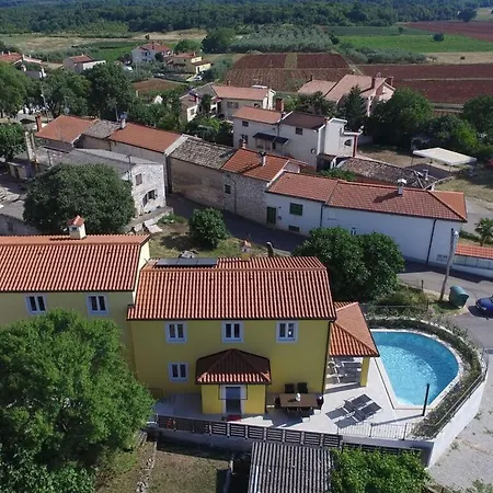 Iii - 2 Km From The Ξενοδοχείο 4*